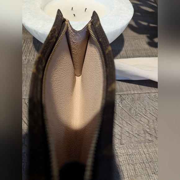 Authentic Louis Vuitton Accessories Pouch - Picture 11 of 12